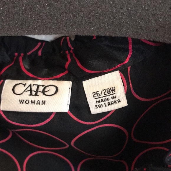 74) Cato blouse.beautifully styled, satiny fabric. - Picture 2 of 9